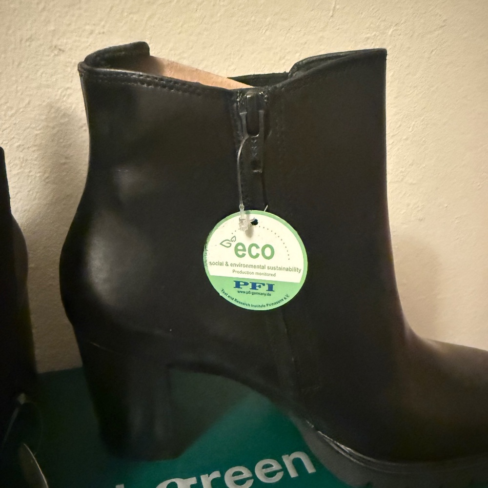 🆕 with tags and box Paul Green Sahara Block Heel Bootie US Size 9 (fits 8.5)